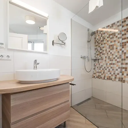 Feriehus Nordkugel - Rundes Wohnglueck Am Tollensesee Wustrow (Penzlin)